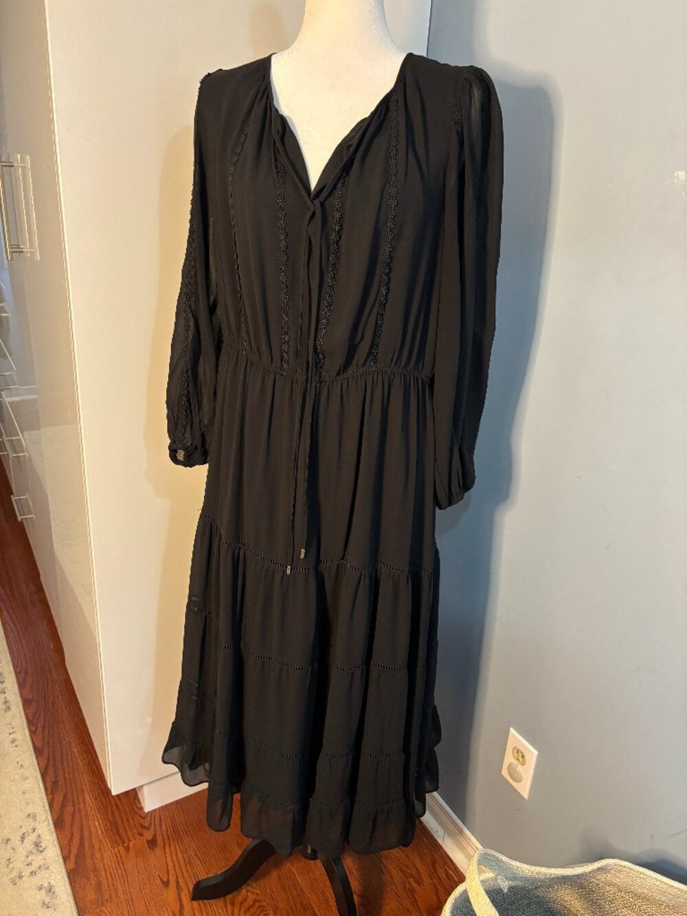Ever New Black Bridget Tiered Midi Blouson Dress. EXCELLENT condition. Size 10.